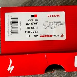 Men's Specialized cycling shoes. Bran New! Clips too